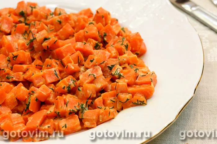 Морковь, тушеная со сметаной. Фотография рецепта