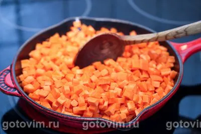 Морковь, тушеная со сметаной, Шаг 02