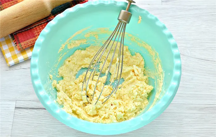 Фото рецепта - Тесто для курника на маргарине и молоке - шаг 3