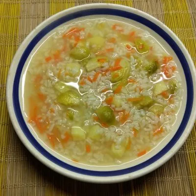 Постный суп из брюссельской капусты и риса - рецепт с фото