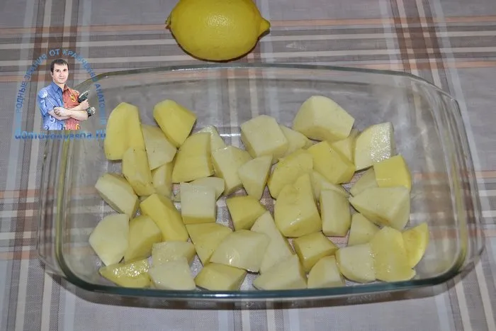 Карп запеченный в духовке с картошкой