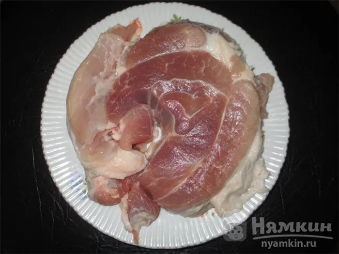 Соус со свининой и тающим во рту картофелем в казане - фото шаг 1