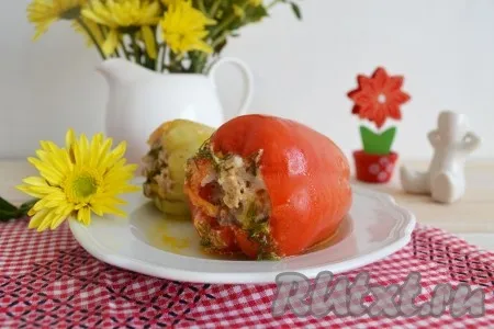 Фаршированный перец в томатно-сметанном соусе