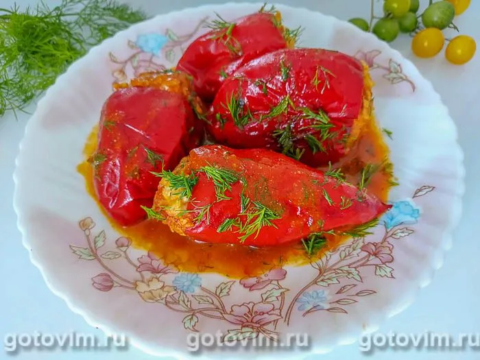 Фаршированный перец в томатно-сметанном соусе. Фотография рецепта