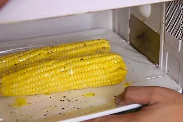 Приготовление кукурузы в микроволновке