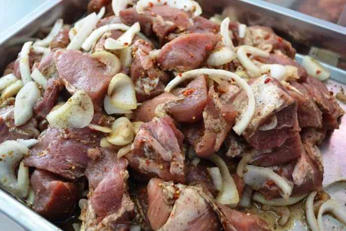 Как приготовить любимое блюдо: шаурму со свининой в домашних условиях?