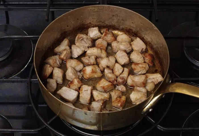 Как приготовить любимое блюдо: шаурму со свининой в домашних условиях?