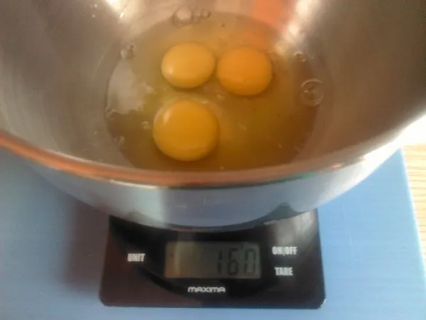 Как приготовить бисквит из 3-х яиц