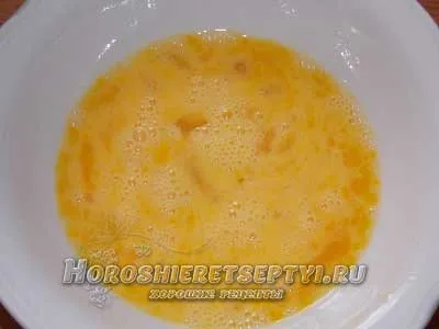 Взбитые яйца в тесто