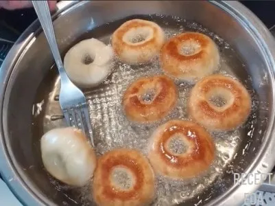 дрожжевые пончики на кефире на сковороде