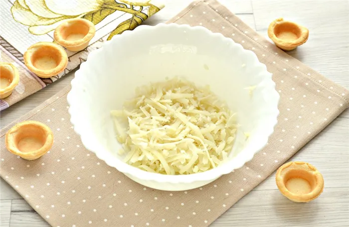 Фото рецепта - Тарталетки с соленой сельдью и картофелем - шаг 1