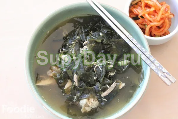 Суп с морской капустой и яйцом – основной рецепт