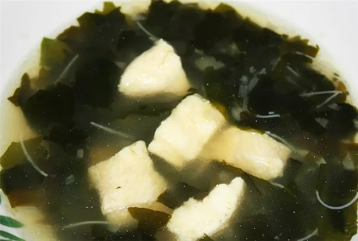 Суп с водорослями вакаме