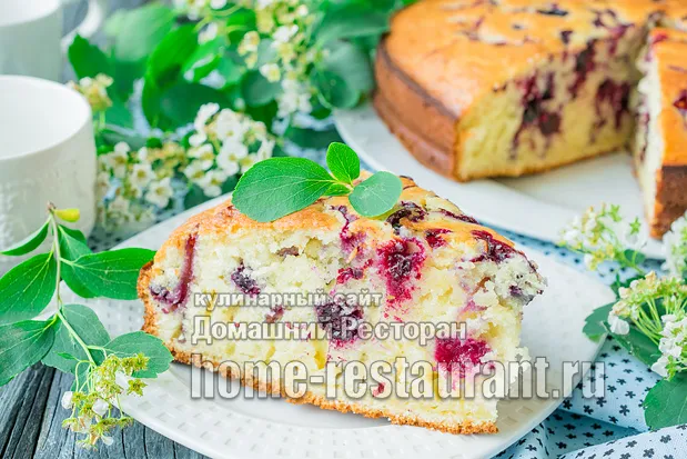 Пирог на кефире с ягодами фото