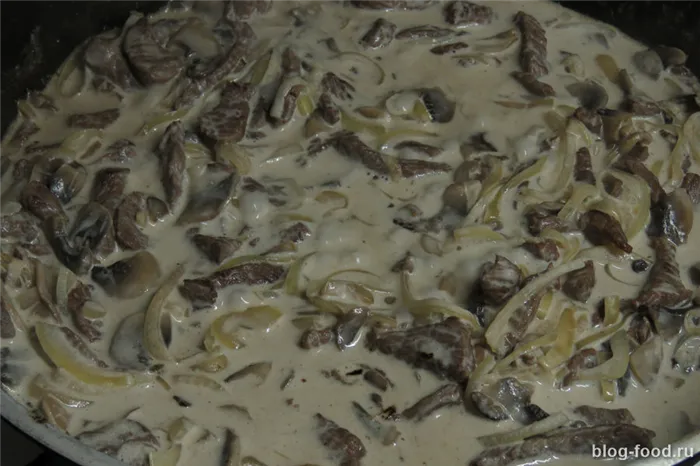 Тальятелле с говядиной, грибами и сливочным соусом