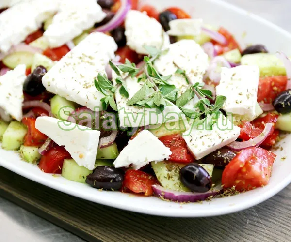 Греческий салат с адыгейским сыром