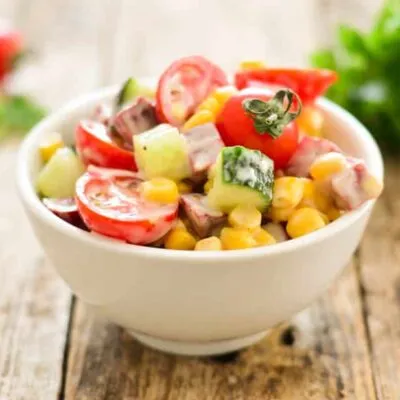 Салат с колбасой и овощами - рецепт с фото