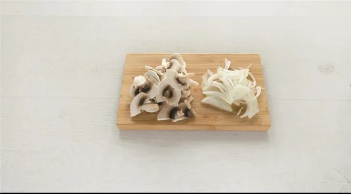 Фото приготовления рецепта: Говяжье филе с грибами в сливочном соусе, шаг №1