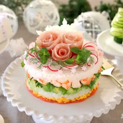 Торжественный слоеный салат с морепродуктами - рецепт с фото