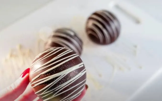 Шоколадная бомба с маршмеллоу десерт рецепт