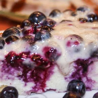Пирог с голубикой в ванильном креме