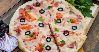 Домашняя пицца в духовке с колбасой классическая