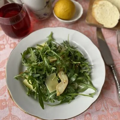 Салат с рукколой и грушей - рецепт с фото