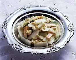 Тайский салат из дыни с кинзой