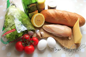 Подготовьте ингредиенты для салата и соуса