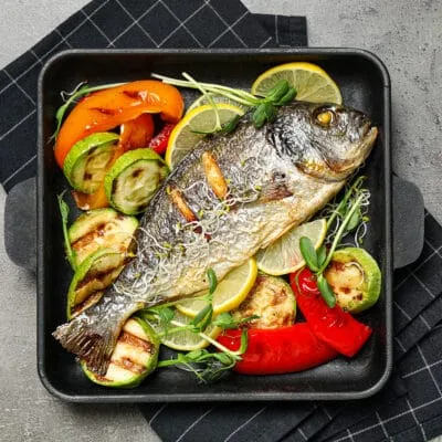 Запеченная рыба с овощами-гриль - рецепт с фото