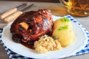Как приготовить свиную рульку по-немецки
