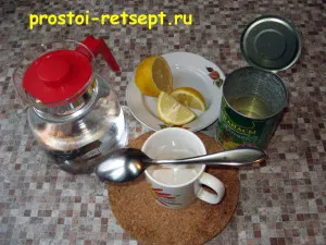 Филе индейки в духовке: смешать сироп с водой и лимонным соком
