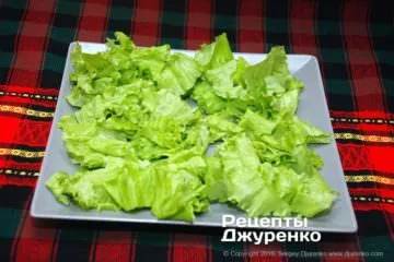 Зеленые салатные листья.