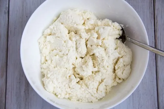 Сырники с кокосовой мукой в духовке – фото приготовления рецепта, шаг 2
