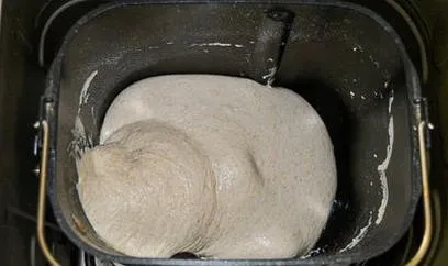 Цельнозерновой хлеб на закваске в хлебопечке