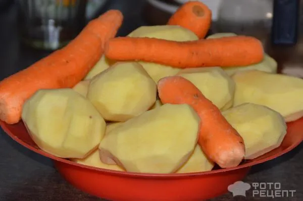 Очищенные картофель и морковь
