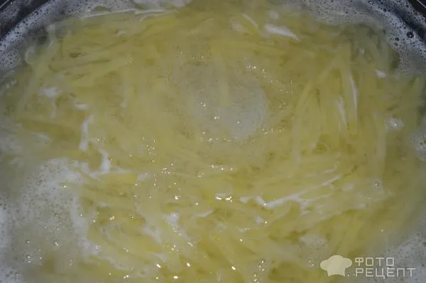 Картофельная соломка в кастрюле - закипела