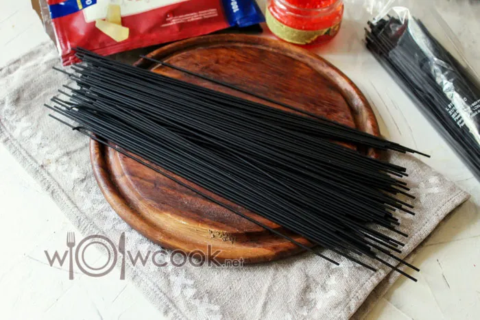 черные спагетти