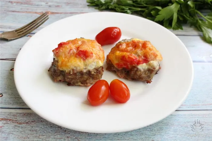 Гнезда из мясного фарша с помидорами и сыром - пошаговый рецепт с фото