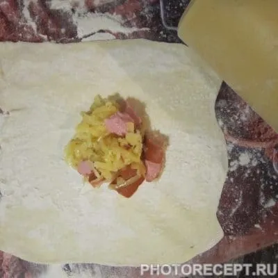 Фото рецепта - Жареные слойки с колбасой и сыром - шаг 2