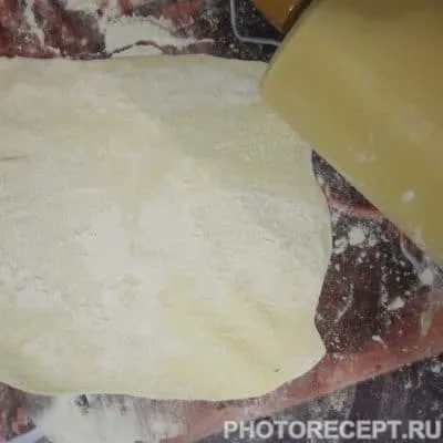 Фото рецепта - Жареные слойки с колбасой и сыром - шаг 1