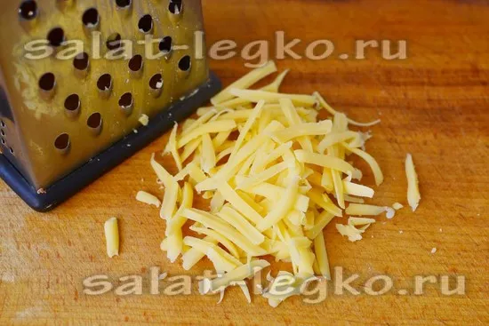 добавляем натертый твердый сыр