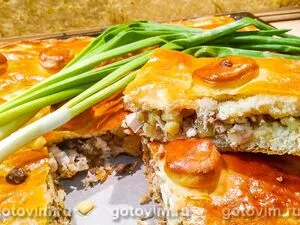 Пирог с курицей, картофелем и грибами