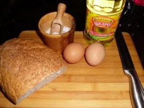 Бутерброды с яйцом на сковороде - фото шаг 1