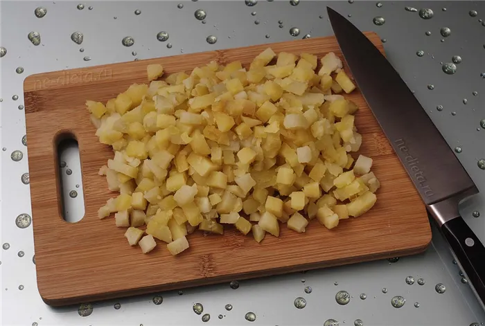Картофель порезать кубиками