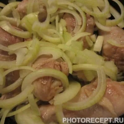 Фото рецепта - Куриные голени в сливочном соусе - шаг 4
