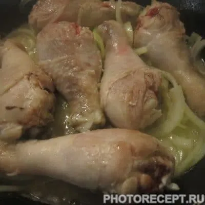 Фото рецепта - Куриные голени в сливочном соусе - шаг 4