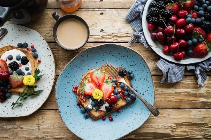 Творог, орехи и фрукты: вкусный белковый завтрак
