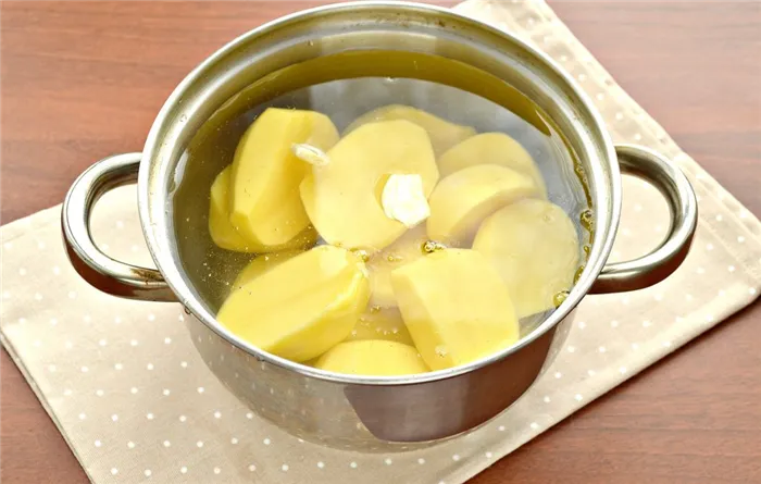 Фото рецепта - Картофельное пюре с чесноком в блендере - шаг 2