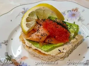 Тост с копченым лососем (Laxtoast)